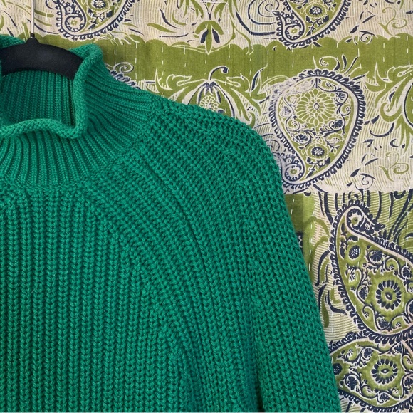 J. Crew Green Relaxed Rolled Neck Cotton Sweater Size Small - Picture 4 of 14